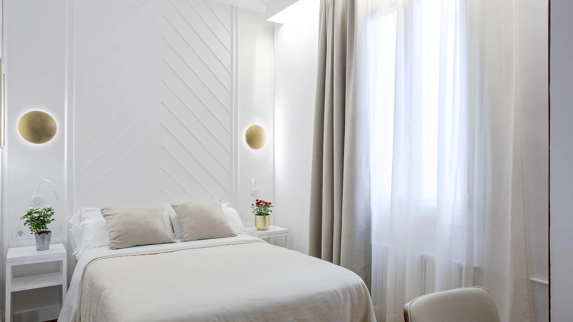 ***  ברצלונה Gaudi Hotel ספרד