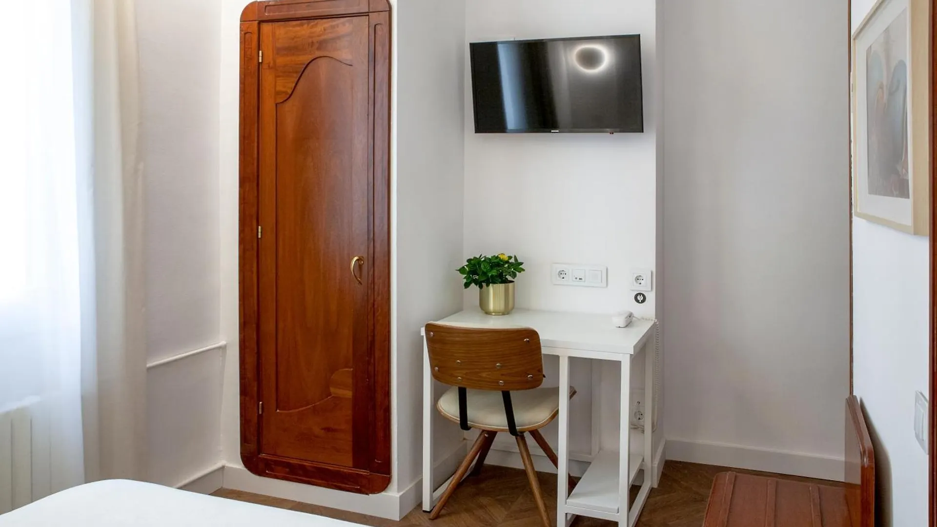 ברצלונה Gaudi Hotel 3*,  ספרד